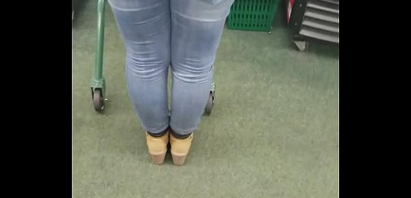 Phat butt White chick in Store